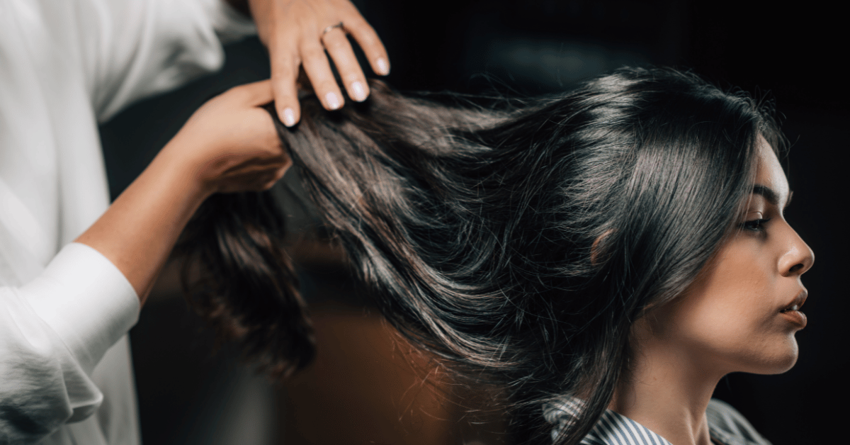 Ana y Meera están en la peluquería